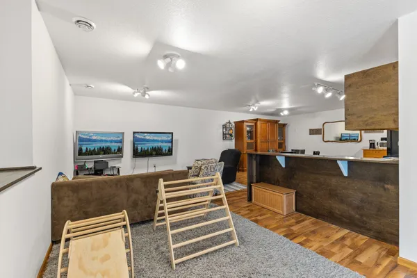 $999,995 | 12470 West 270th Street, Belle Plaine, MN 56011