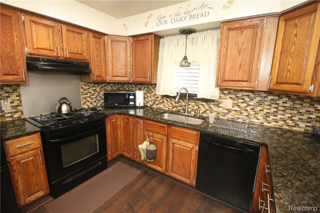 25354 Rubin Road Warren, MI 48089 - Photo 16 of 34 IMG_1402.JPG