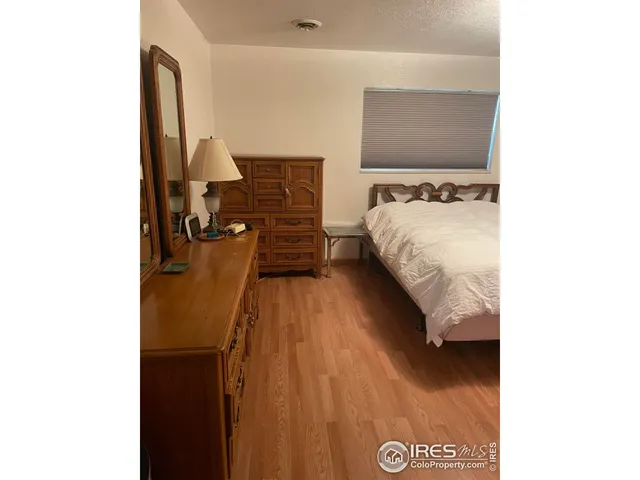 a bed room with a bed