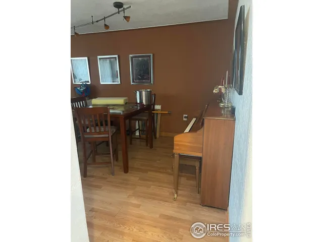 a view of a livingroom with furniture and a dining table