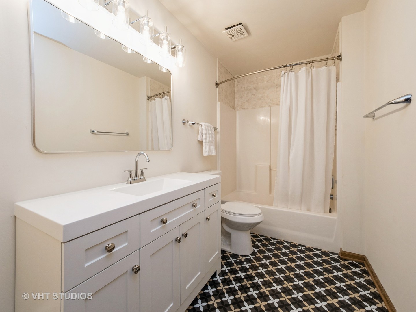 134 South Hankes Road Aurora, IL 60506 - Photo 15 of 31 Gallery Image 15