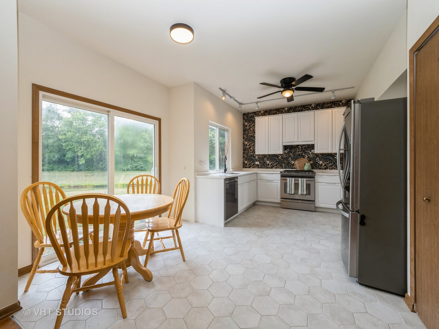 134 South Hankes Road Aurora, IL 60506 - Photo 9 of 31 Gallery Image 9