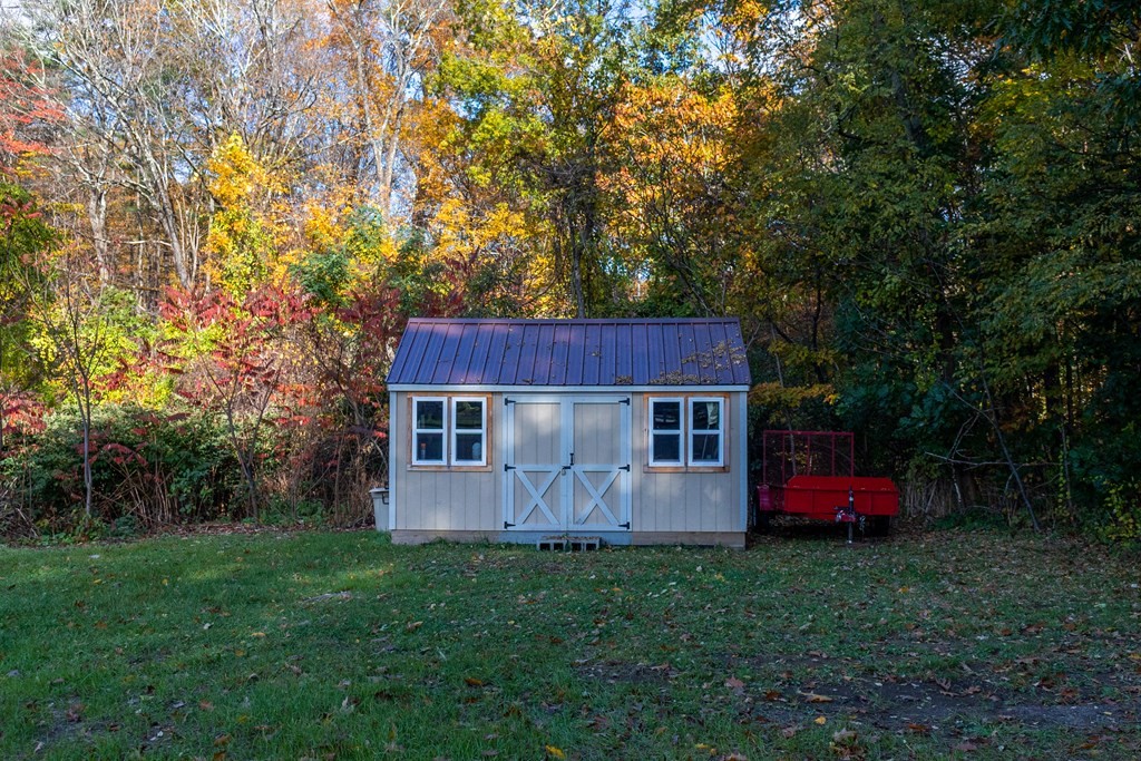 81 Stillwater Road Deerfield, MA 01342 - Photo 4 of 33 Gallery Image 4