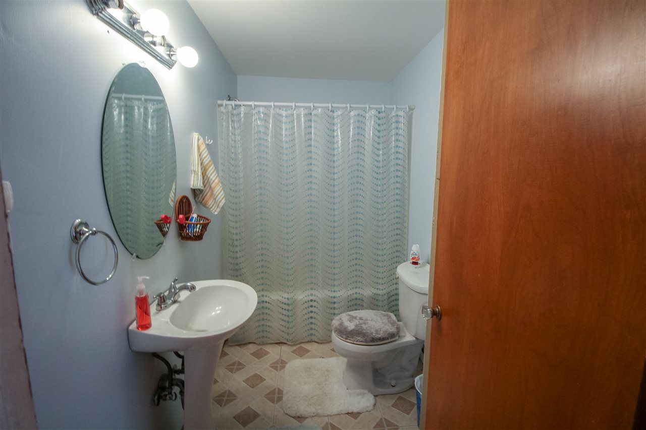 4374 Lapeer Road Burton, MI 48509 - Photo 34 of 49 31400020-33.JPG