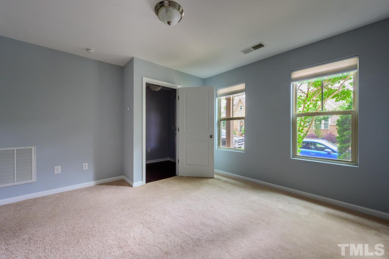 1563 Rodessa Run Raleigh, NC 27607 - Photo 4 of 25