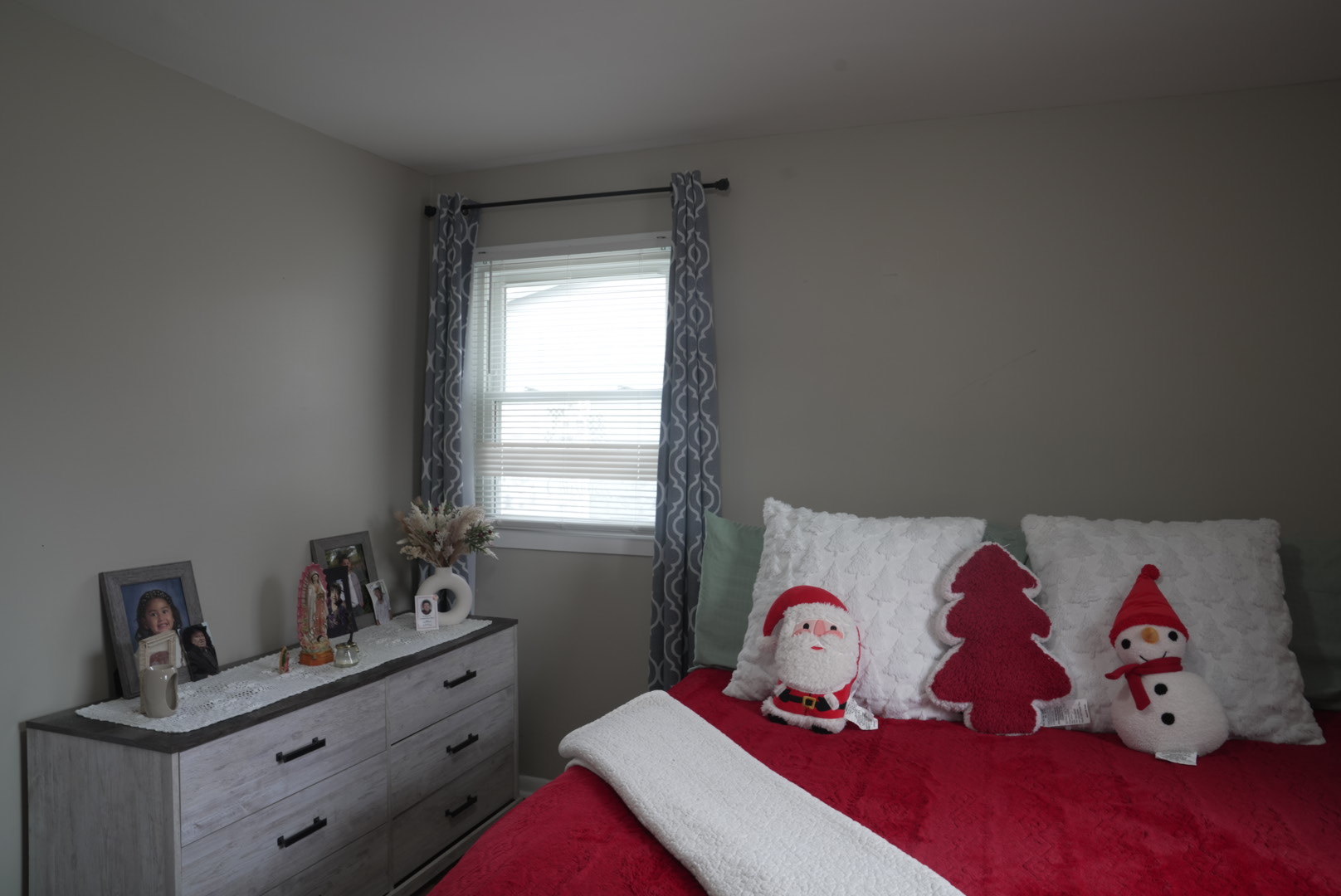 15315 Cherry Lane Markham, IL 60428 - Photo 19 of 34 a bedroom with a bed and a window