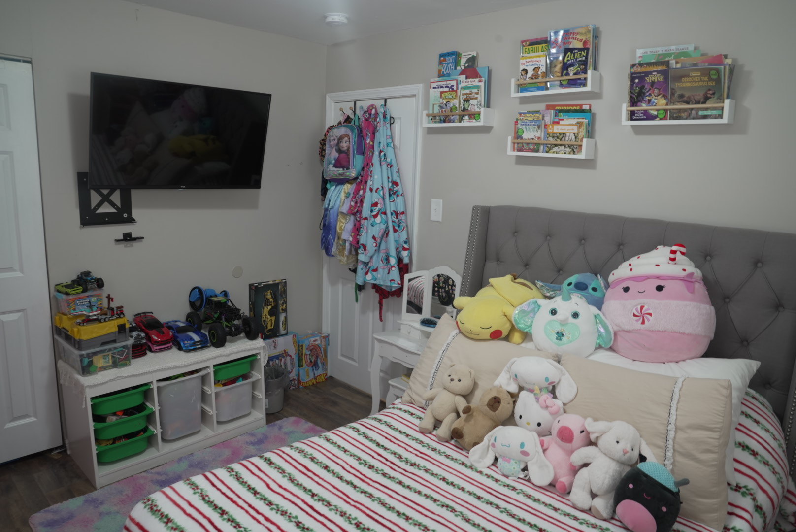 15315 Cherry Lane Markham, IL 60428 - Photo 21 of 34 a bedroom with toys and flat screen tv