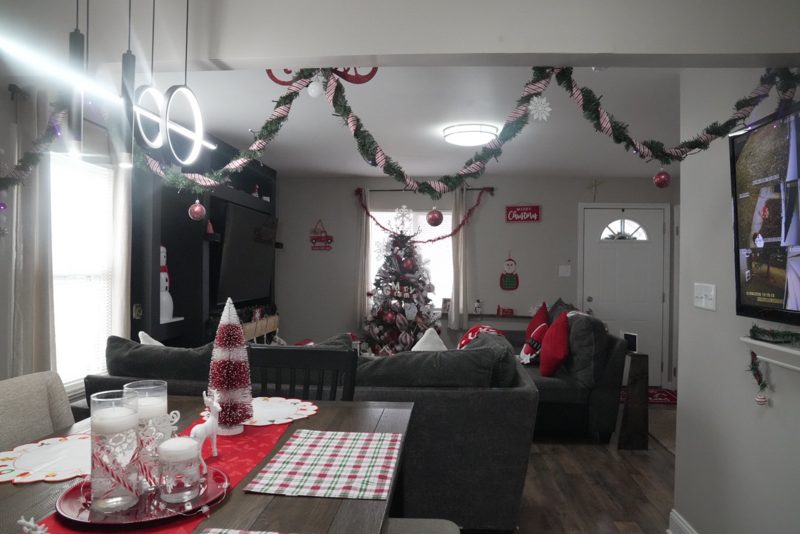 15315 Cherry Lane Markham, IL 60428 - Photo 10 of 34 a living room with furniture and a chandelier