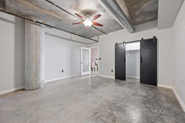 a view of an empty room with a ceiling fan