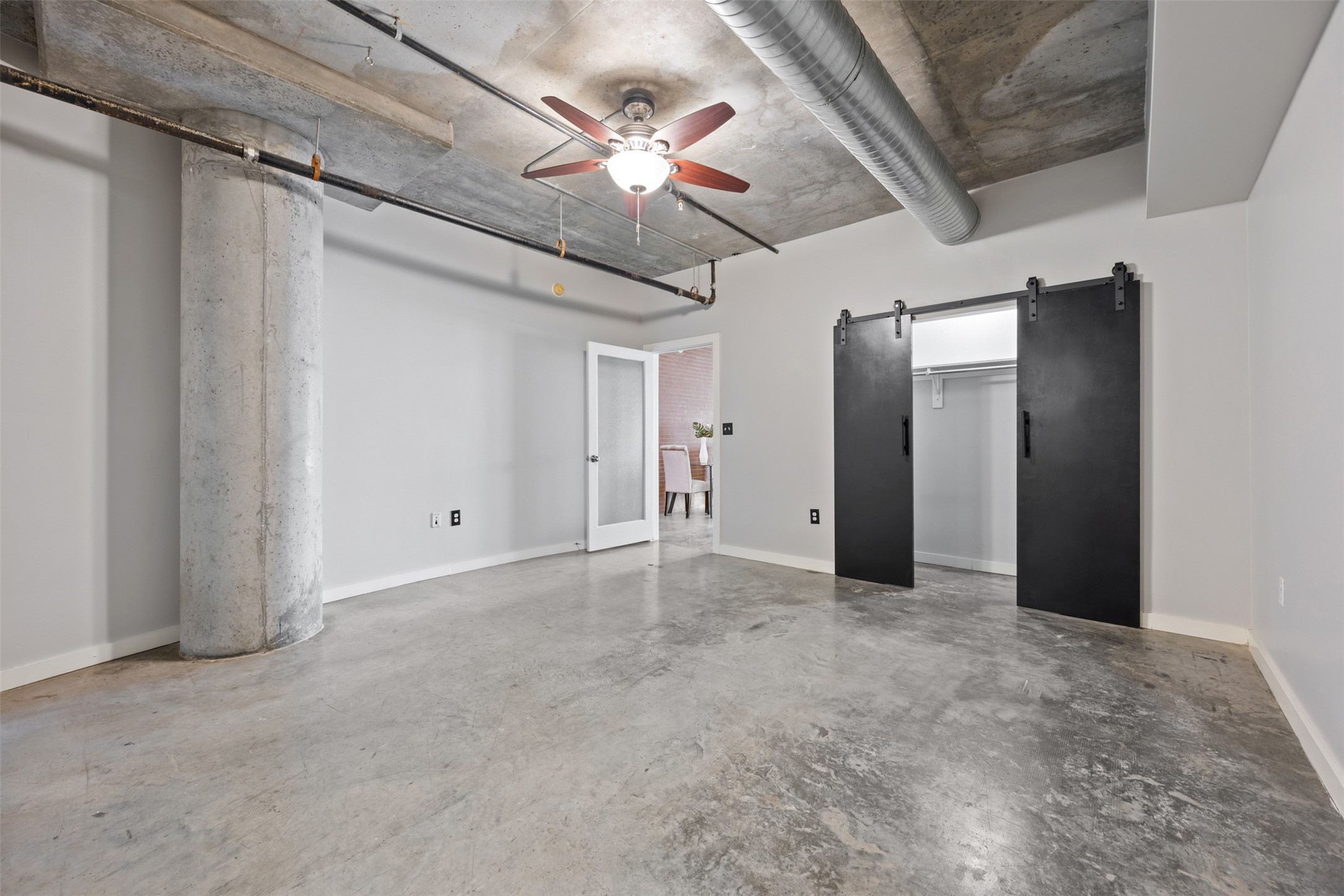 2000 Bagby Street, Unit 7414 Houston, TX 77002 - Photo 12 of 26 a view of an empty room with a ceiling fan