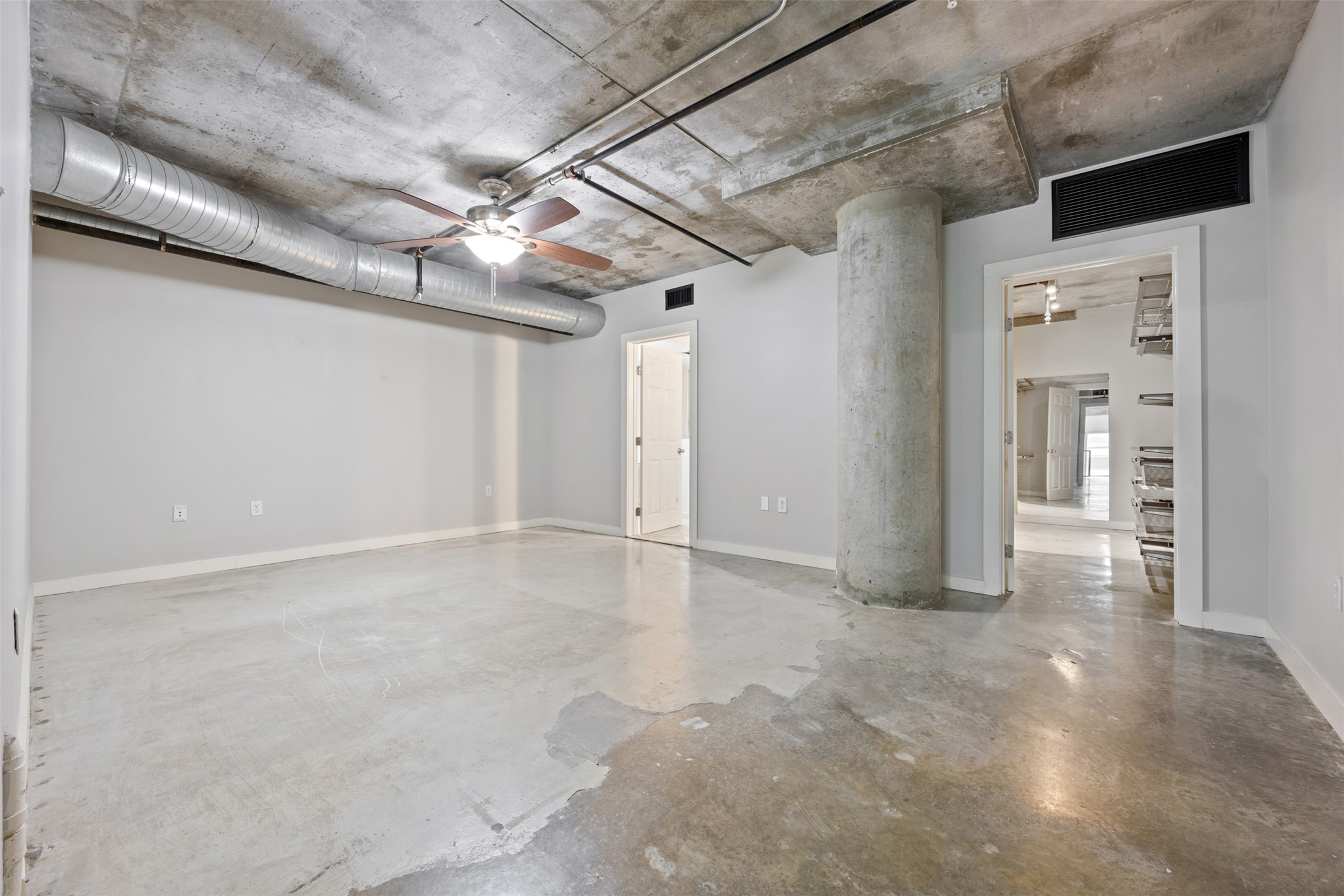 2000 Bagby Street, Unit 7414 Houston, TX 77002 - Photo 18 of 26 a view of an empty room