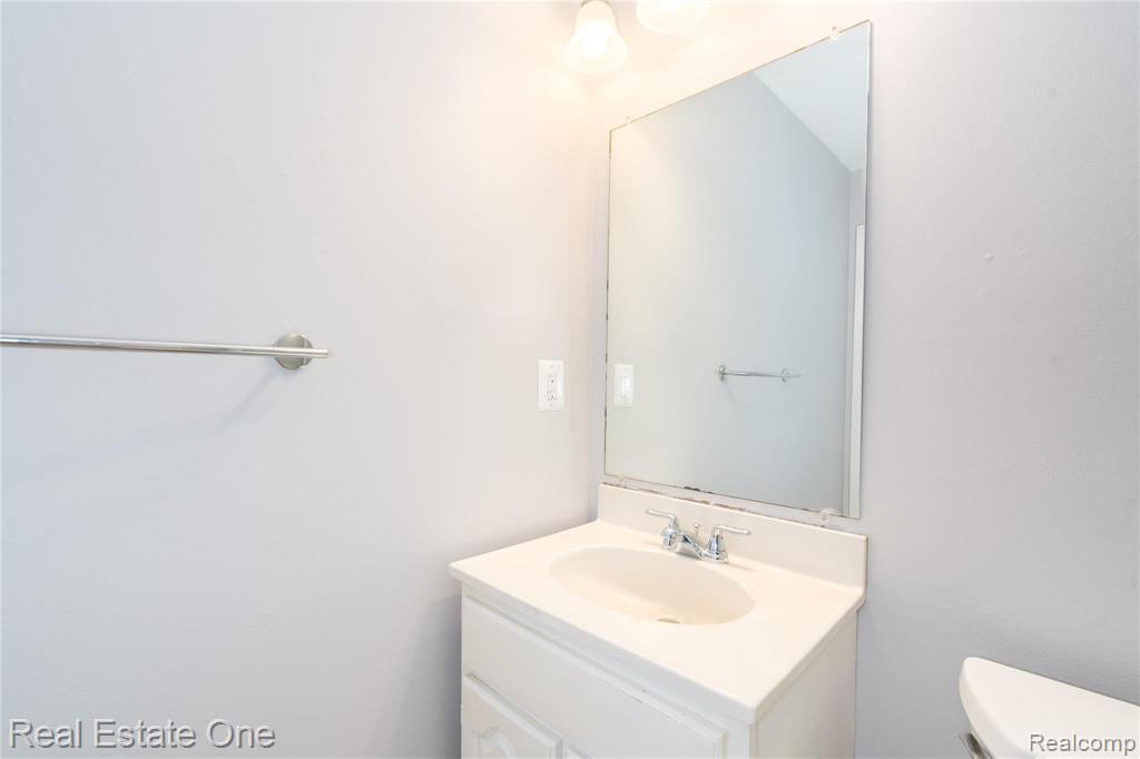 23657 North Rockledge Novi, MI 48375 - Photo 16 of 22