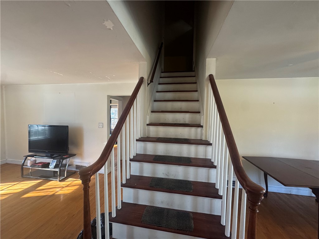 15 Link Street Warwick, RI 02886 - Photo 5 of 32