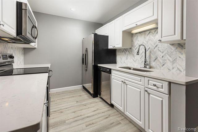 3566 Oakmonte Boulevard Rochester, MI 48306 - Photo 4 of 18