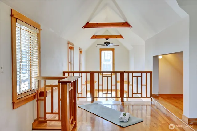 a view of an entryway with a workspace