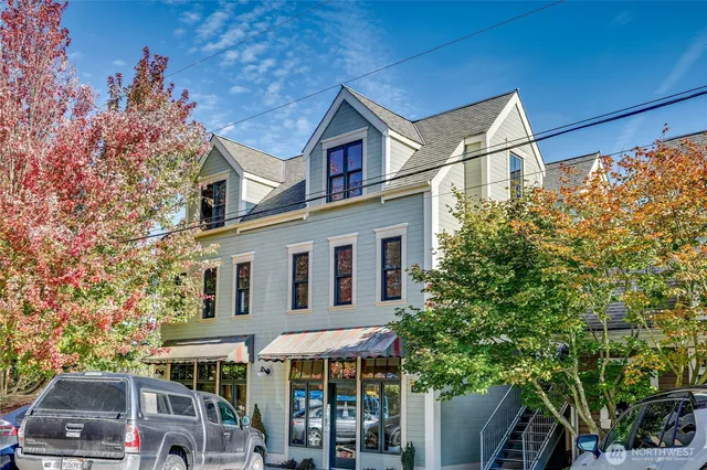 a car parked in front of a building