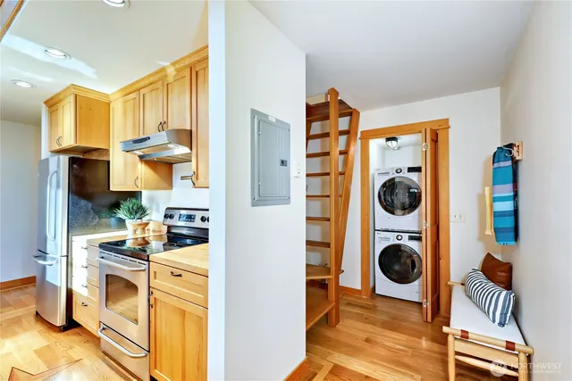 a view of a kitchen with washer and dryer