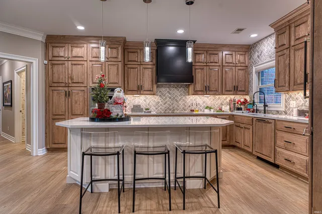 $629,900 | 1499 Woodfield Drive, Newburgh, IN 47630