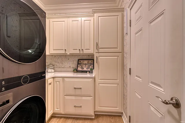 $629,900 | 1499 Woodfield Drive, Newburgh, IN 47630