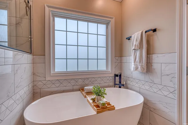 $629,900 | 1499 Woodfield Drive, Newburgh, IN 47630