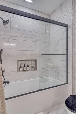 $629,900 | 1499 Woodfield Drive, Newburgh, IN 47630