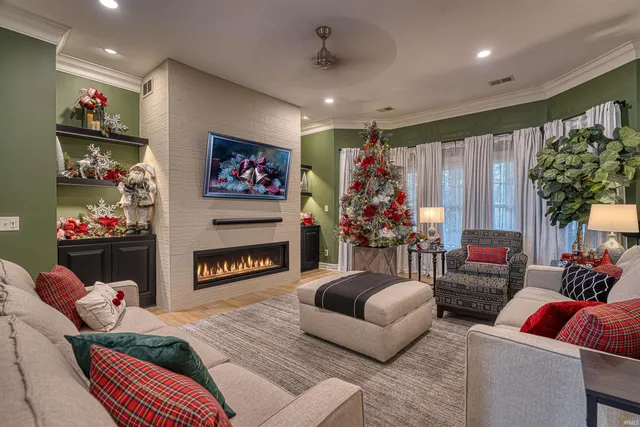 $629,900 | 1499 Woodfield Drive, Newburgh, IN 47630