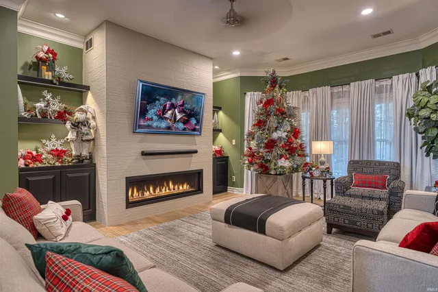 $629,900 | 1499 Woodfield Drive, Newburgh, IN 47630