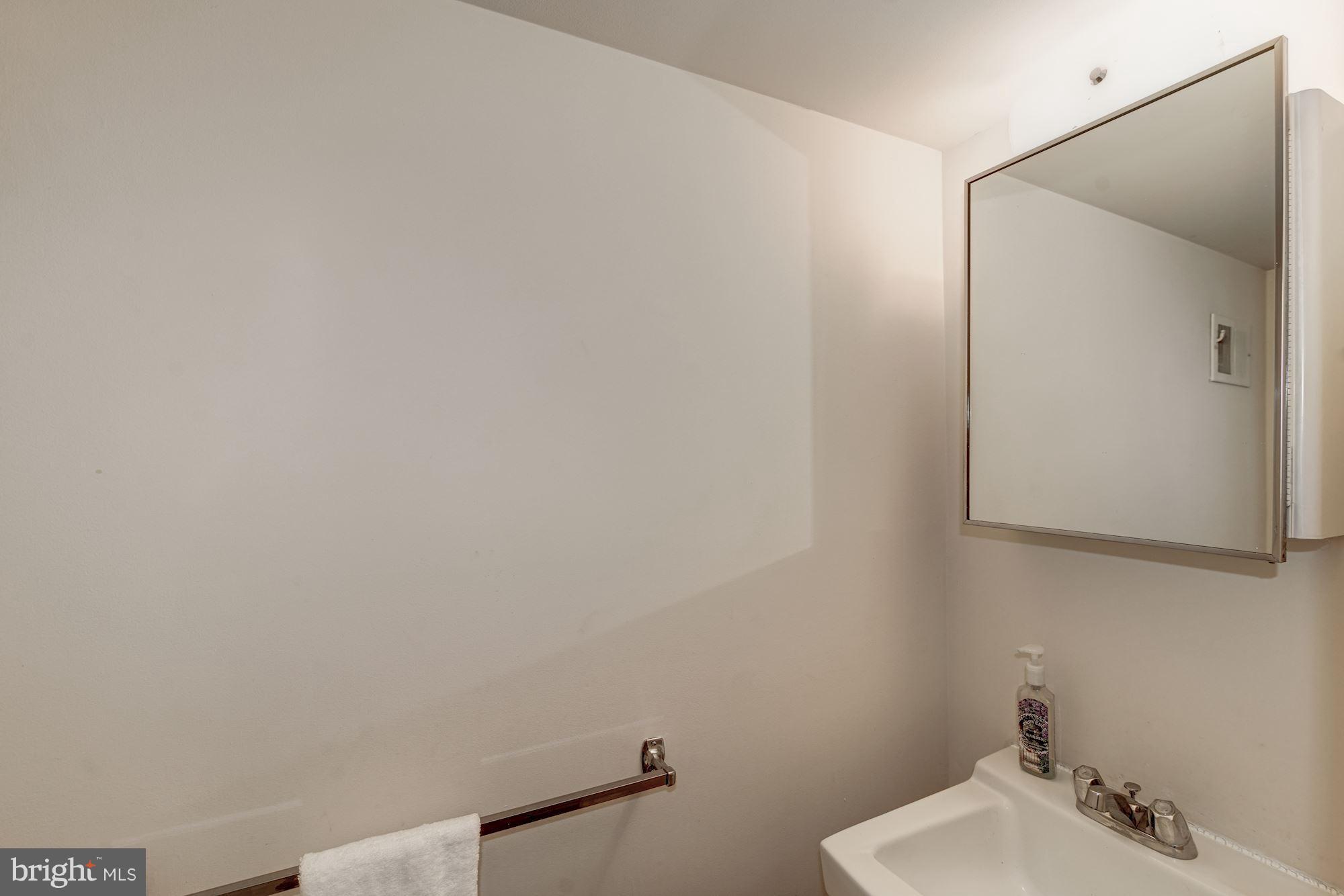 9506 Burdett Road Burke, VA 22015 - Photo 22 of 30 Bath