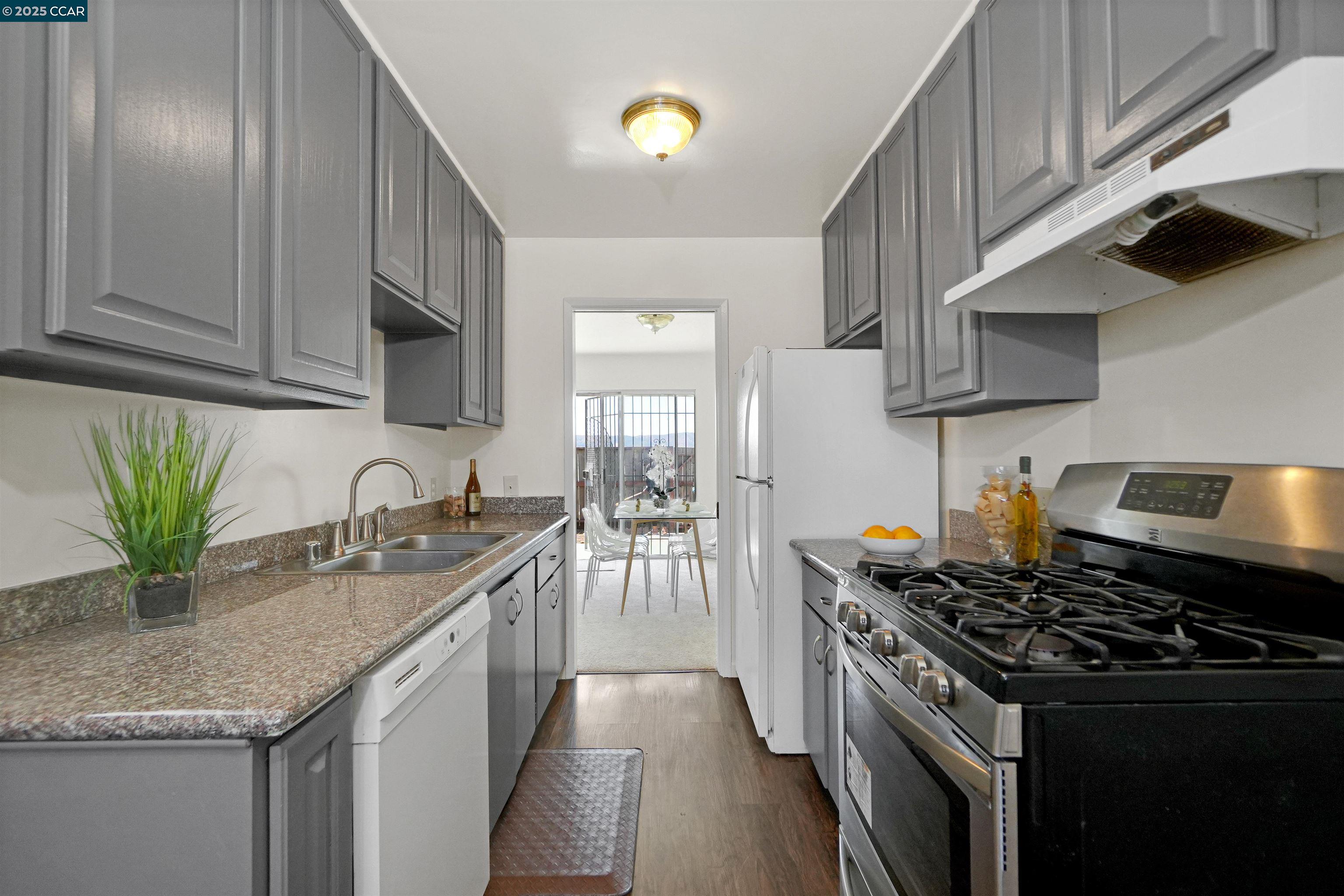 137 Nautilus Court, Unit 82 San Francisco, CA 94124 - Photo 9 of 50