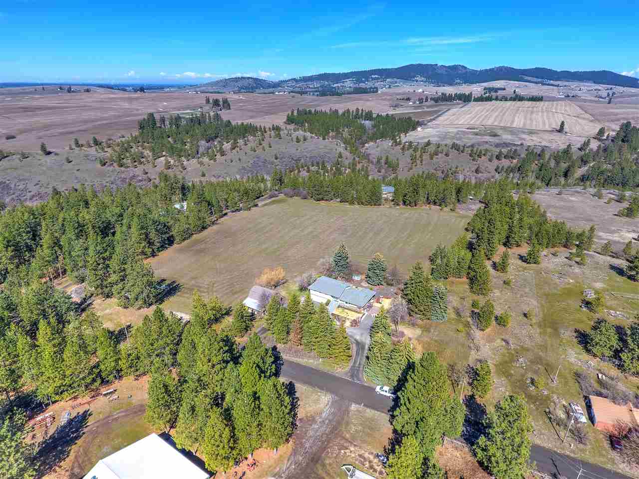 9211 East Stoughton Road Valleyford, WA 99036 - Photo 3 of 19