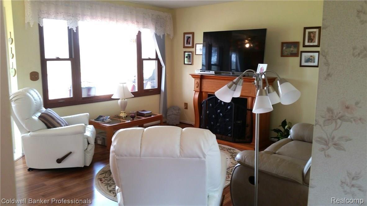 4242 West Brocker Road Metamora, MI 48455 - Photo 12 of 18 Family room