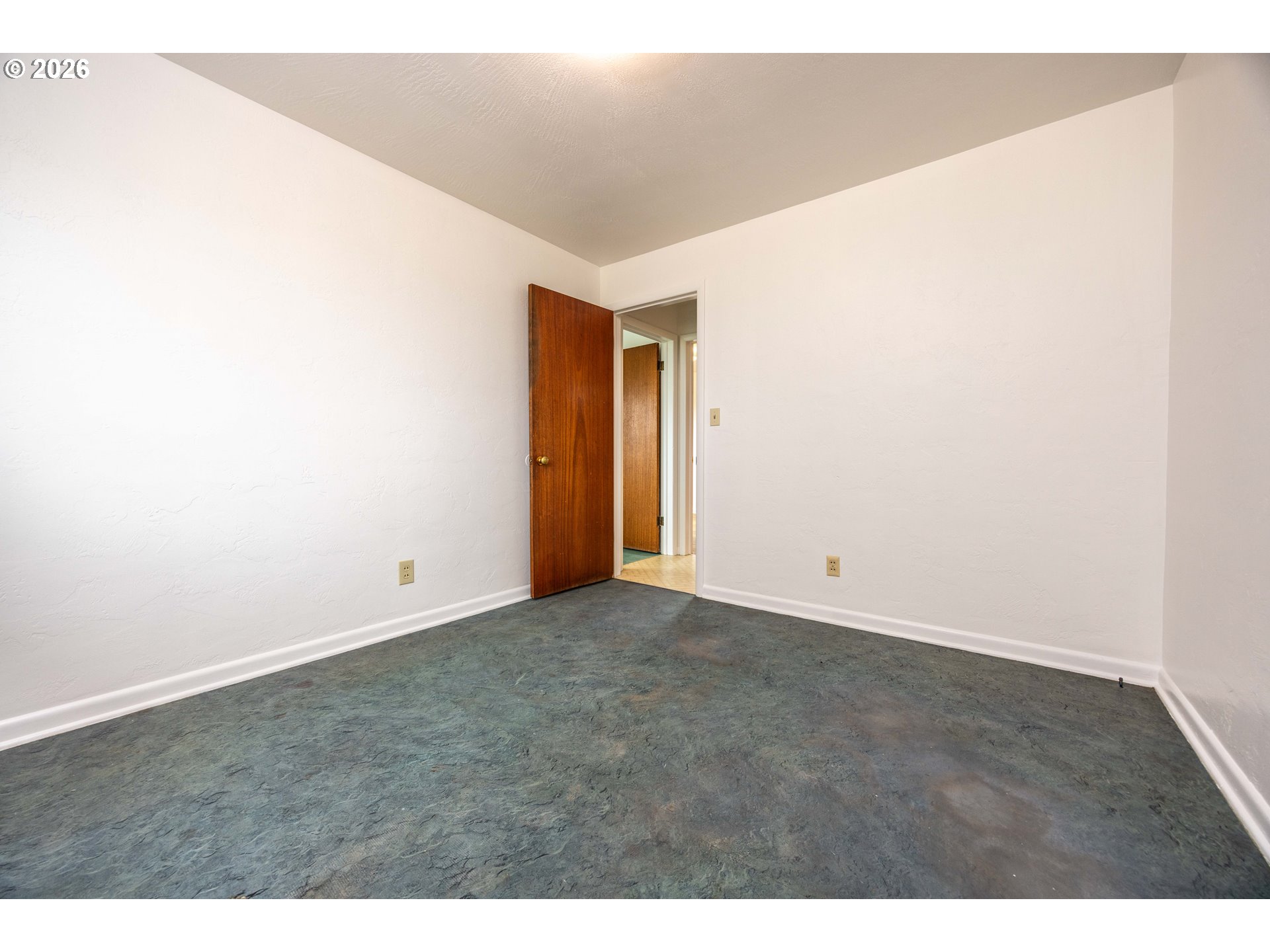 28624 Cox Butte Road Junction City, OR 97448 - Photo 4 of 38 Living Room