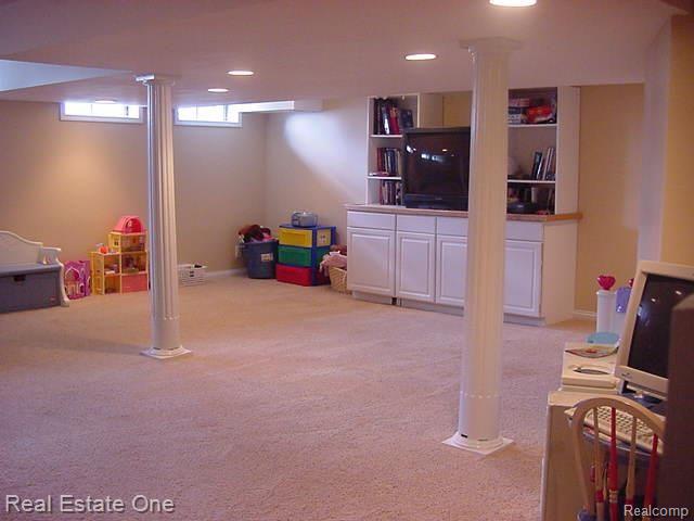 1920 Fairfield Drive Rochester, MI 48306 - Photo 9 of 18 LOWER LEVEL