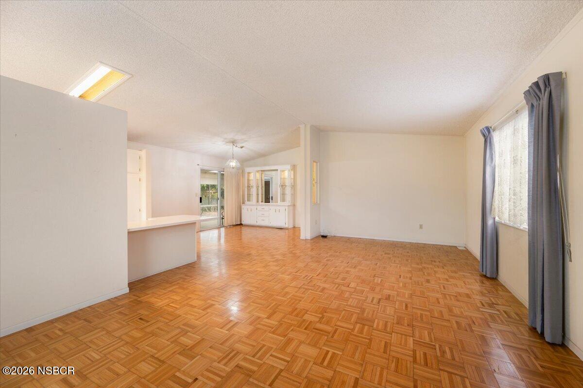 927 Vista Del Rio Santa Maria, CA 93458 - Photo 10 of 26 06-Living Room