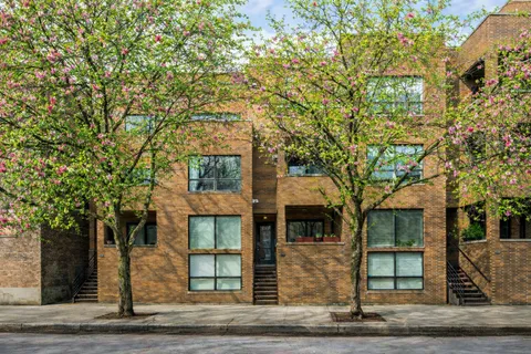 $399,000 | 4648 North Winthrop Avenue, Unit 2A, Chicago, IL 60640
