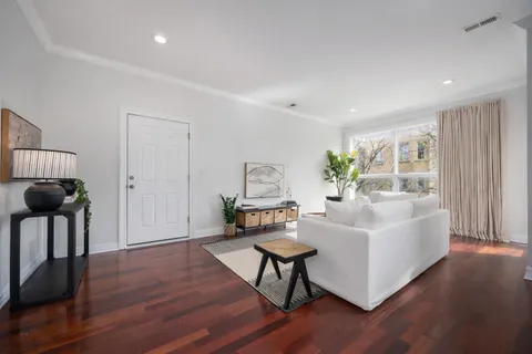 $399,000 | 4648 North Winthrop Avenue, Unit 2A, Chicago, IL 60640