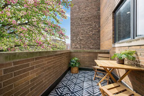 $399,000 | 4648 North Winthrop Avenue, Unit 2A, Chicago, IL 60640