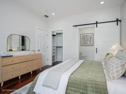 $399,000 | 4648 North Winthrop Avenue, Unit 2A, Chicago, IL 60640