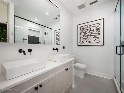 $399,000 | 4648 North Winthrop Avenue, Unit 2A, Chicago, IL 60640