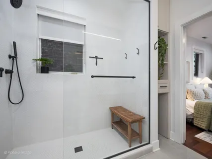 $399,000 | 4648 North Winthrop Avenue, Unit 2A, Chicago, IL 60640