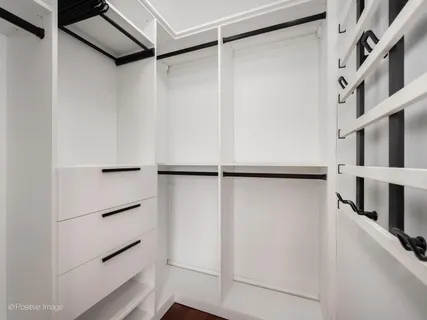 $399,000 | 4648 North Winthrop Avenue, Unit 2A, Chicago, IL 60640