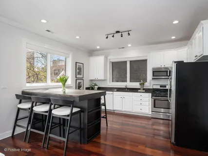 $399,000 | 4648 North Winthrop Avenue, Unit 2A, Chicago, IL 60640