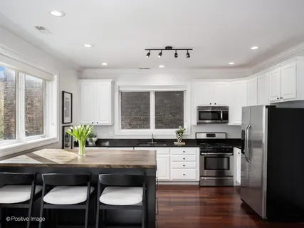 $399,000 | 4648 North Winthrop Avenue, Unit 2A, Chicago, IL 60640