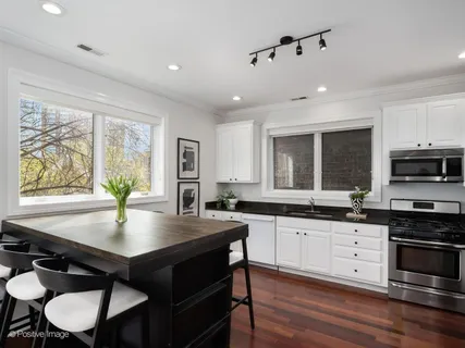 $399,000 | 4648 North Winthrop Avenue, Unit 2A, Chicago, IL 60640