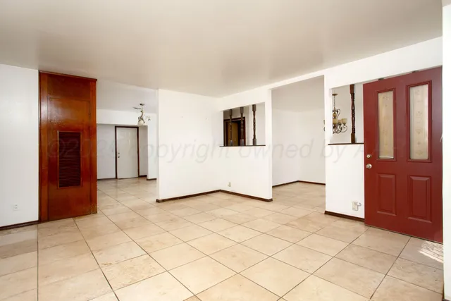 a view of a livingroom with an empty space