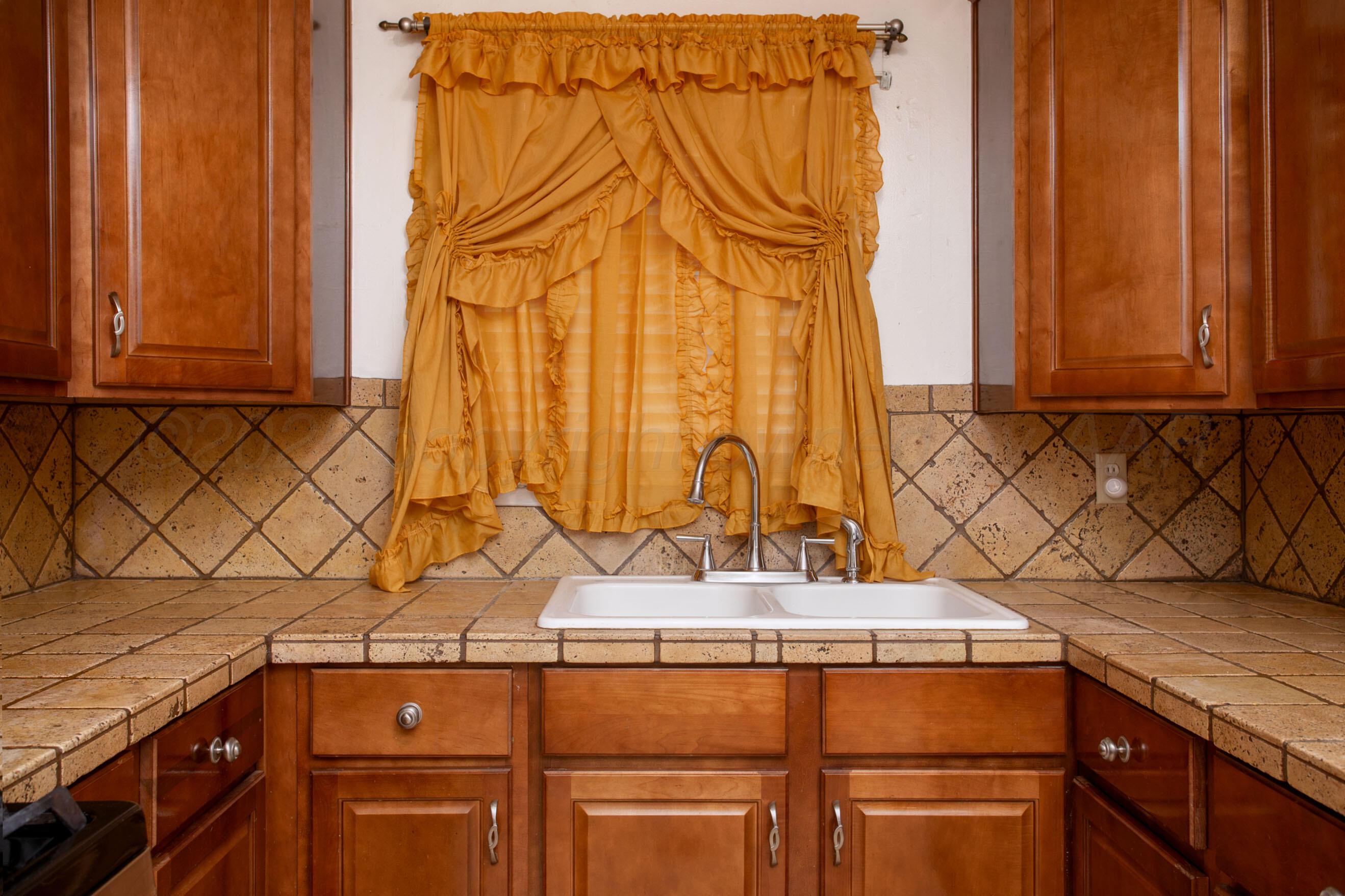 3115 Palm Street Amarillo, TX 79107 - Photo 10 of 31 a bathroom with a sink and a mirror