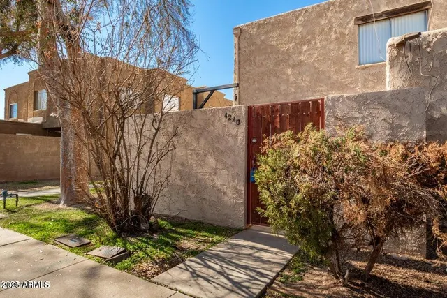 a view of a pathway of a house