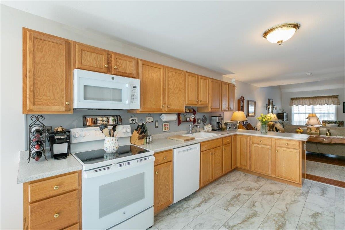 63 Pleasant Street Windham, NH 03087 - Photo 8 of 38
