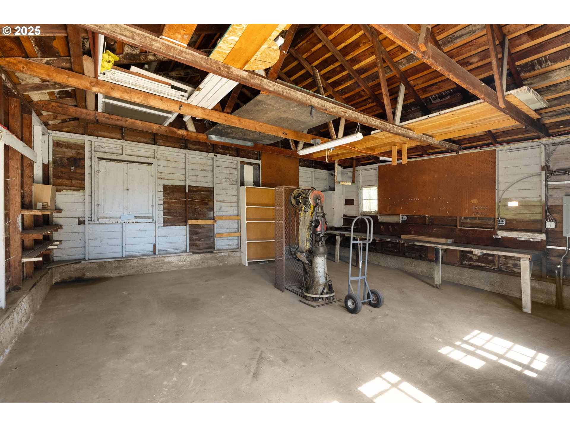 1127 Southeast Sherrett Street Portland, OR 97202 - Photo 26 of 37 a view of a room with gym equipment