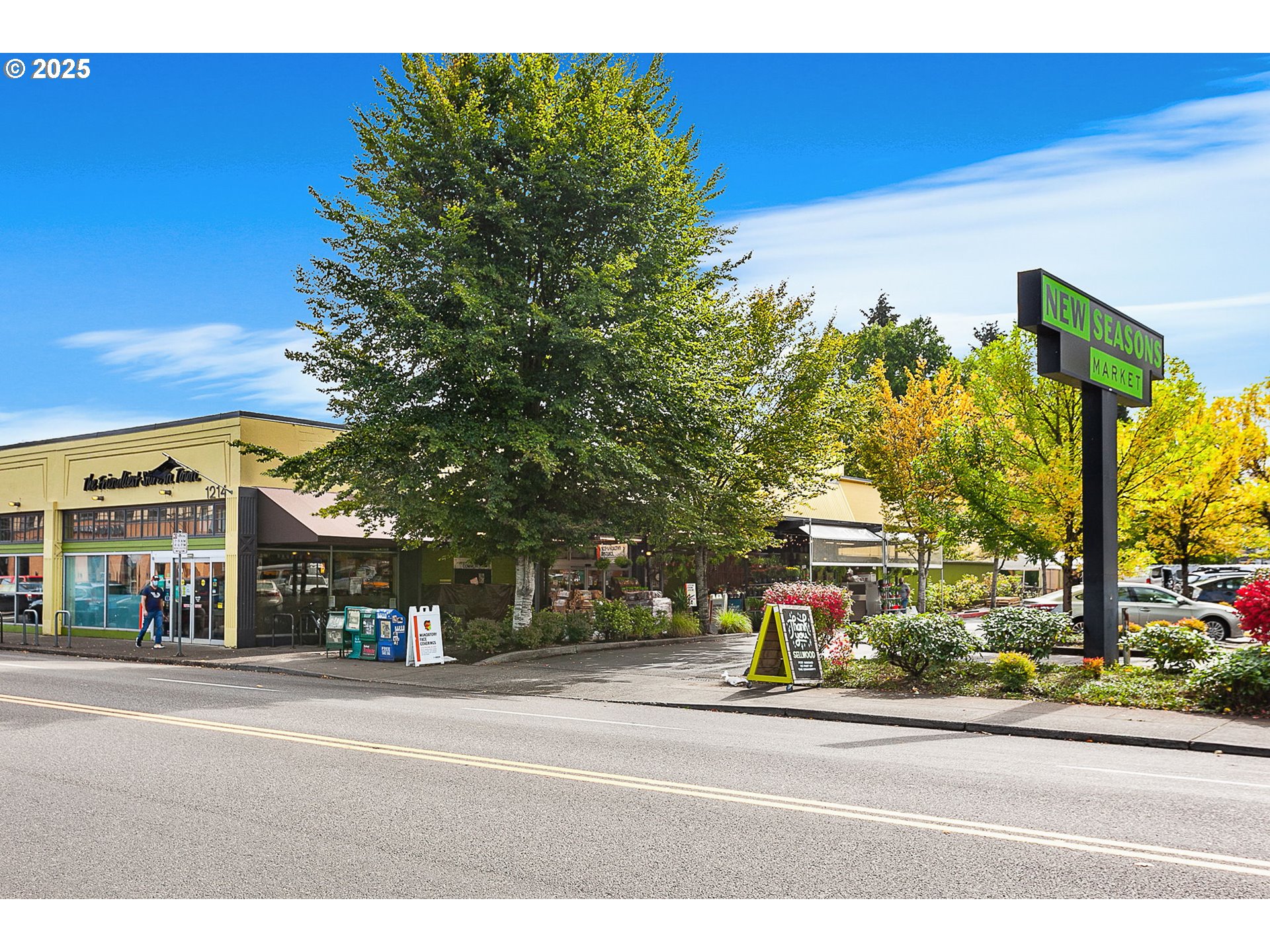 1127 Southeast Sherrett Street Portland, OR 97202 - Photo 28 of 37 a view of street with houses